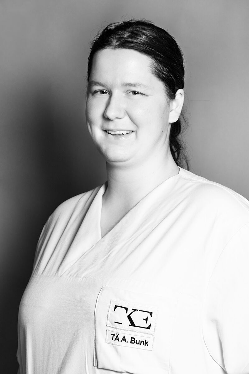 Tierärztin<br>Alana Bunk