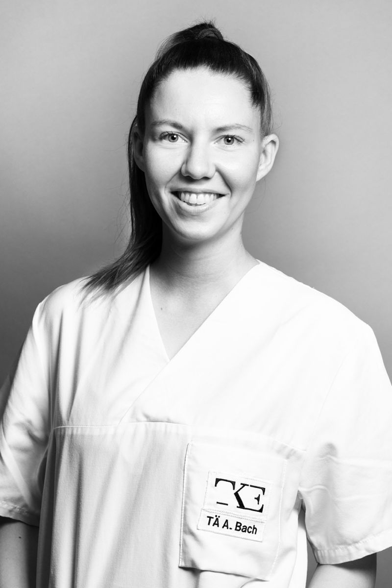 Tierärztin<br>Anna-Maria Bach